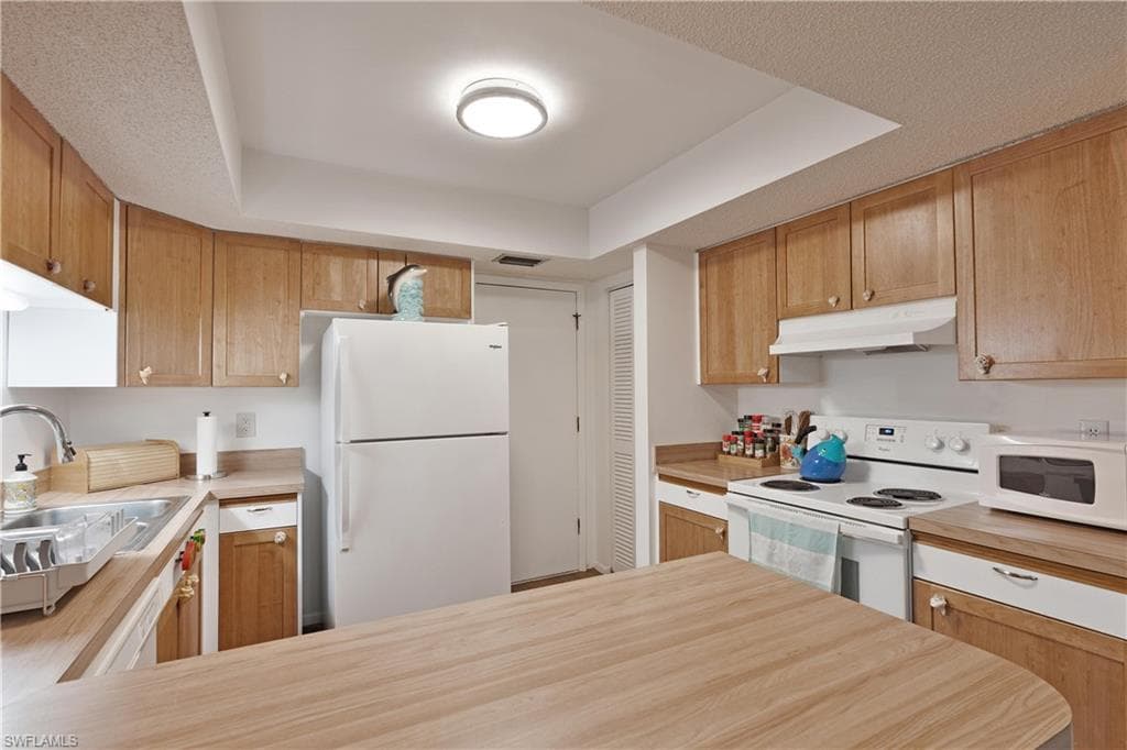 6108 Penny LN, BRADENTON FL 34207-19