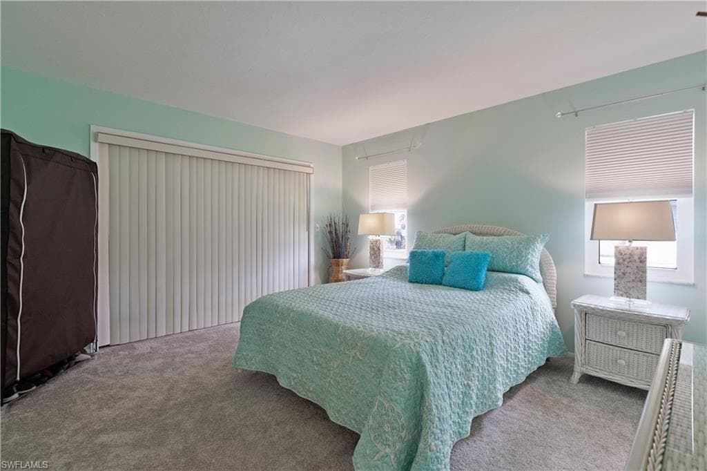 6108 Penny LN, BRADENTON FL 34207-32