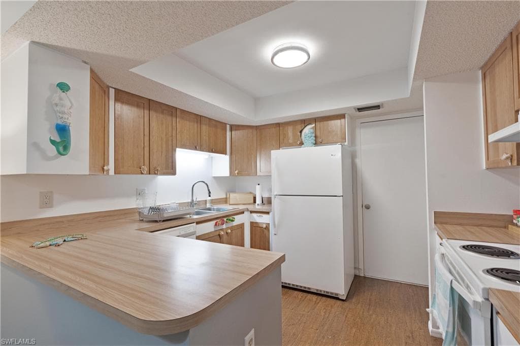 6108 Penny LN, BRADENTON FL 34207-18