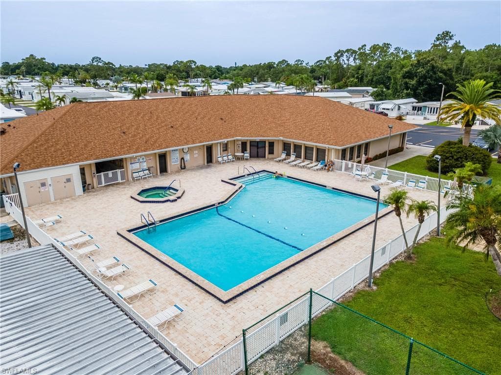 40 La Fonda LN-11