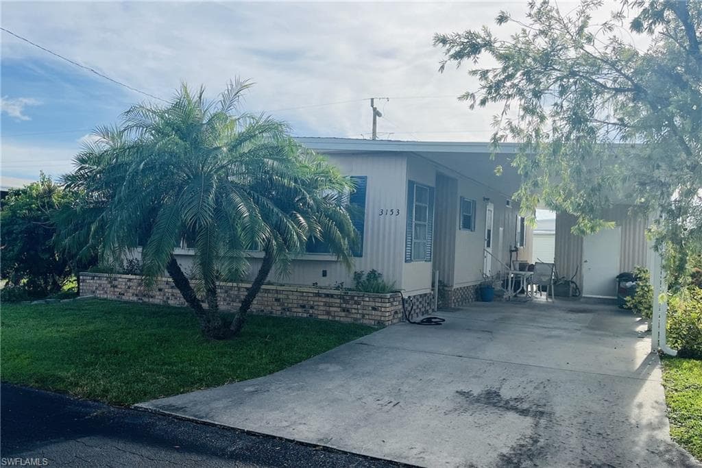 3153 Orchard DR, NORTH FORT MYERS FL 33917-3