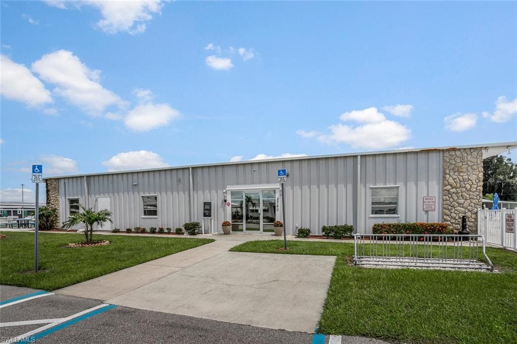 2782 Wedgewood DR, NORTH FORT MYERS FL 33917-18