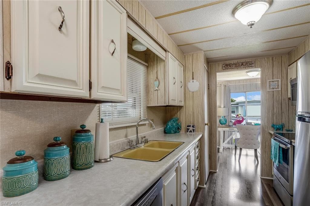 2782 Wedgewood DR, NORTH FORT MYERS FL 33917-7