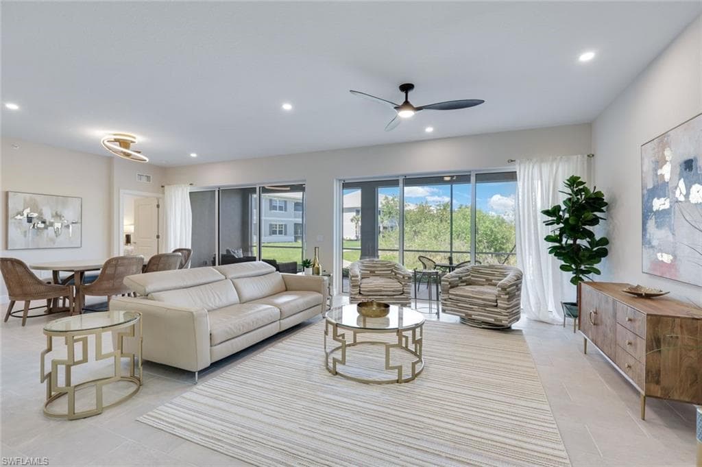 273 Indies DR E 102-1
