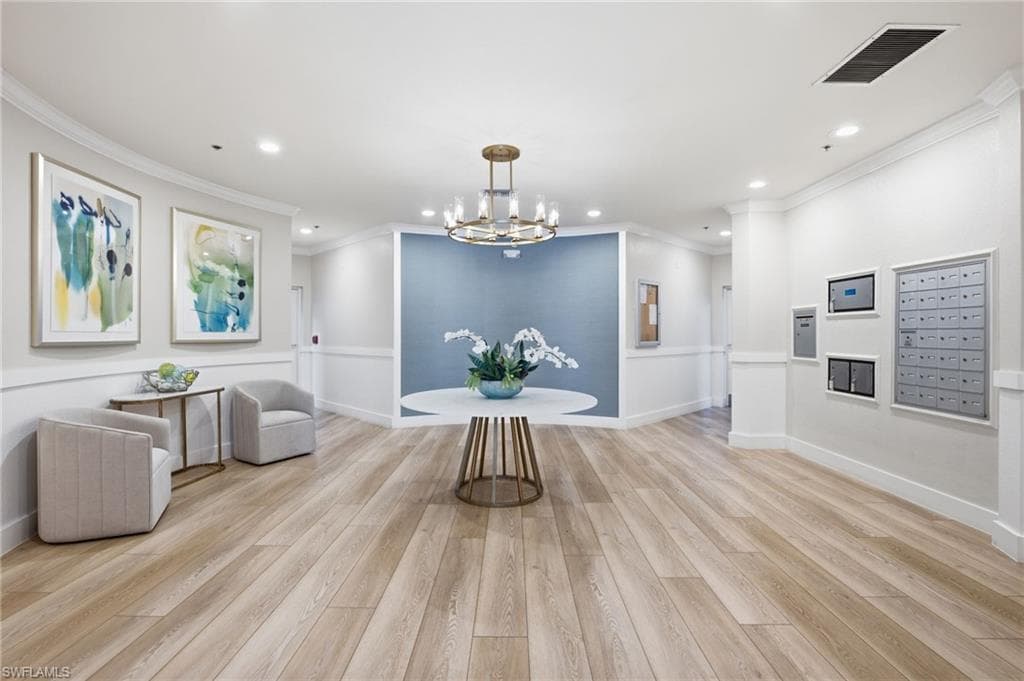 560 El Camino Real 1202-22