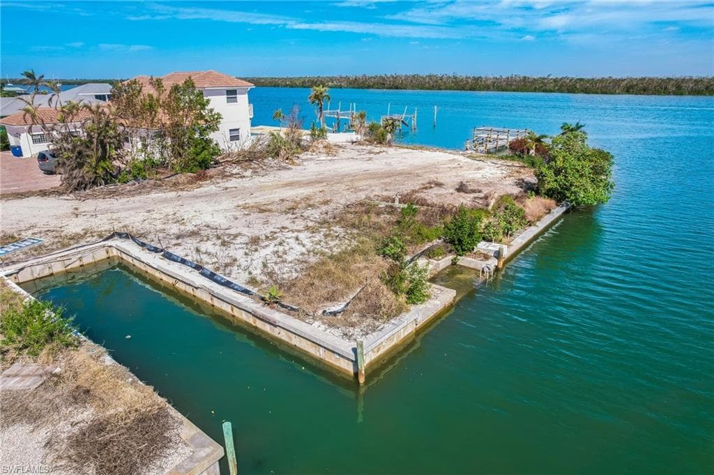 474 Washington CT, FORT MYERS BEACH FL 33931-6