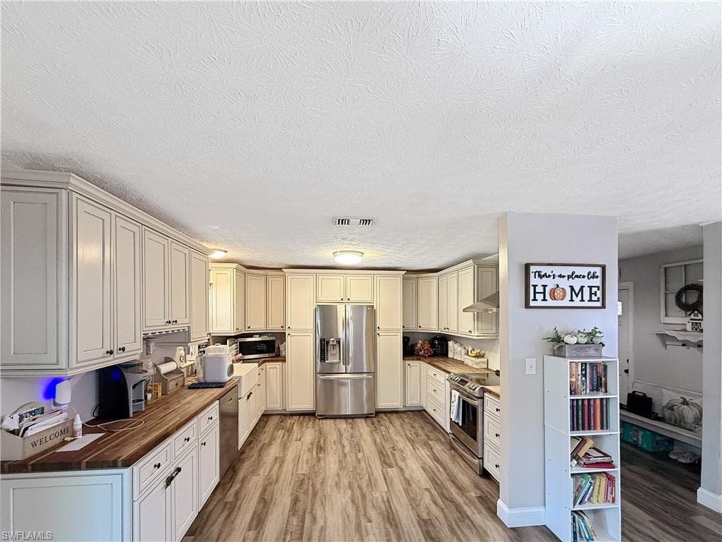 221 De Soto AVE, CLEWISTON FL 33440-5