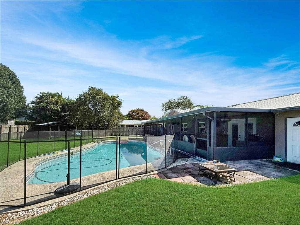 221 De Soto AVE, CLEWISTON FL 33440-41