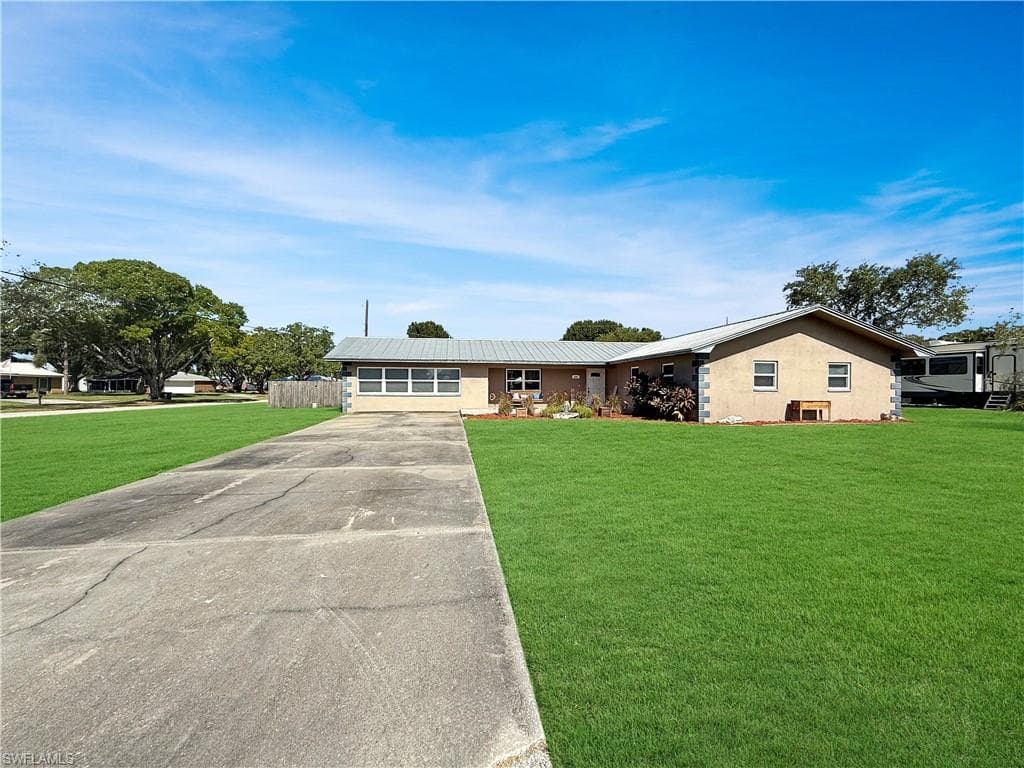 221 De Soto AVE, CLEWISTON FL 33440-45