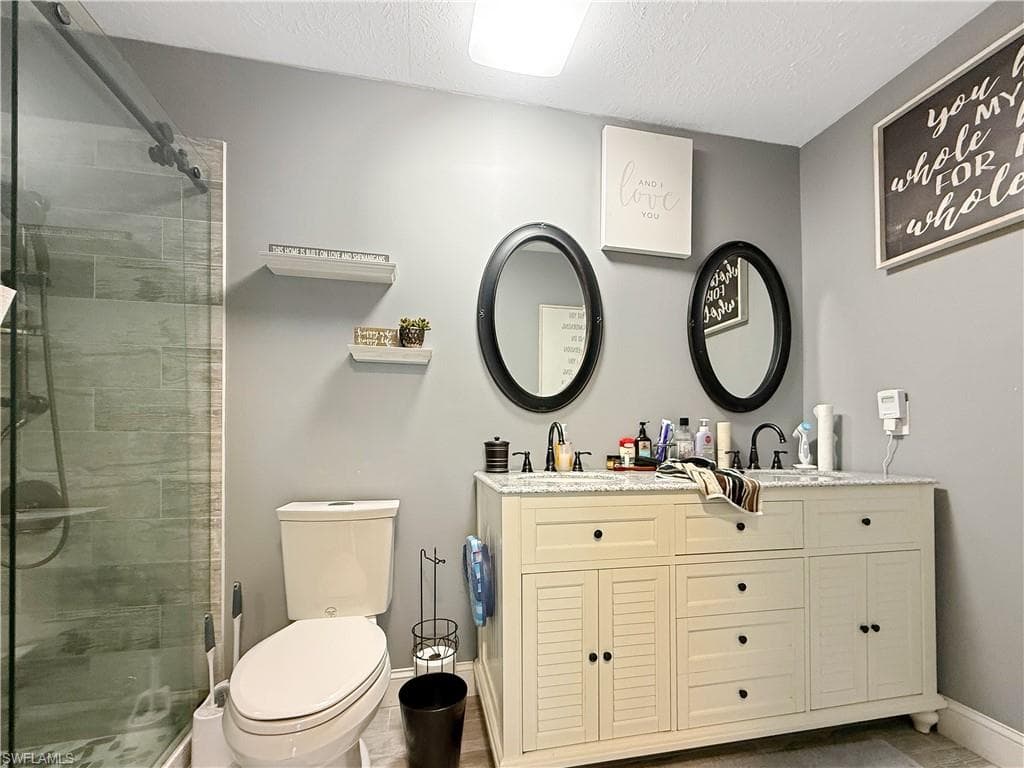 221 De Soto AVE, CLEWISTON FL 33440-25