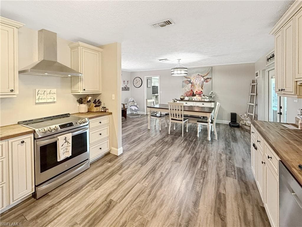221 De Soto AVE, CLEWISTON FL 33440-2