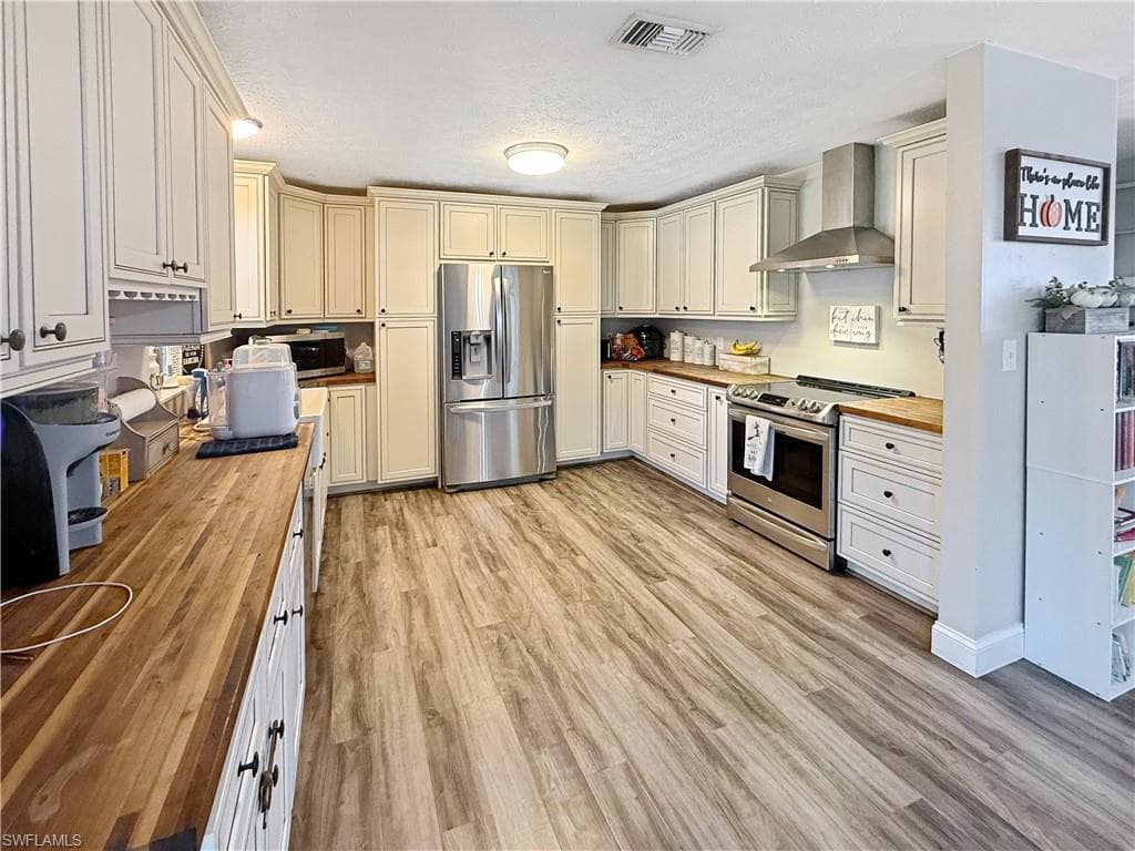 221 De Soto AVE, CLEWISTON FL 33440-4