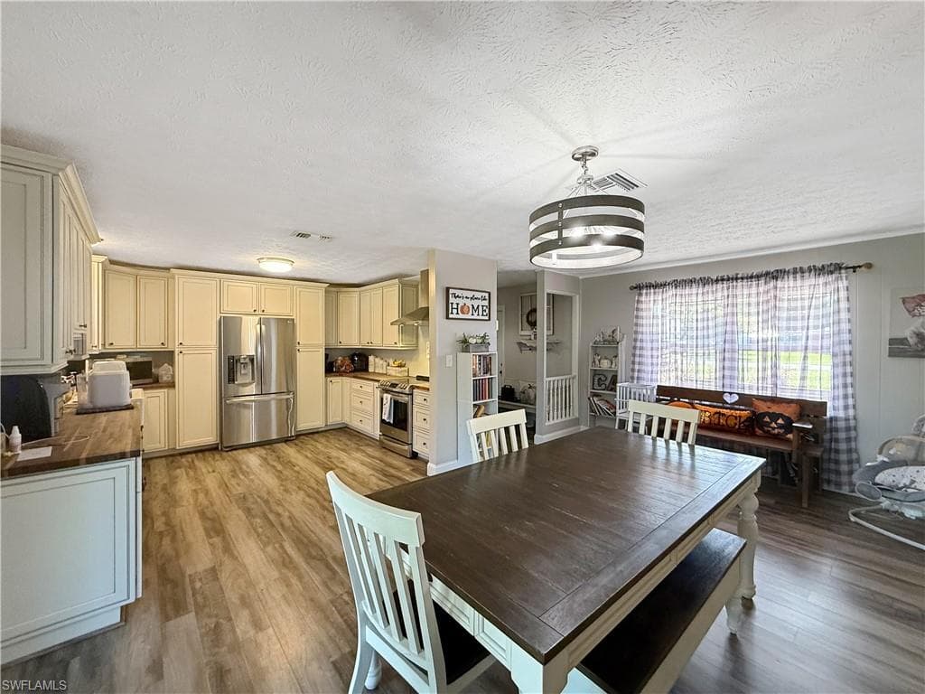 221 De Soto AVE, CLEWISTON FL 33440-8