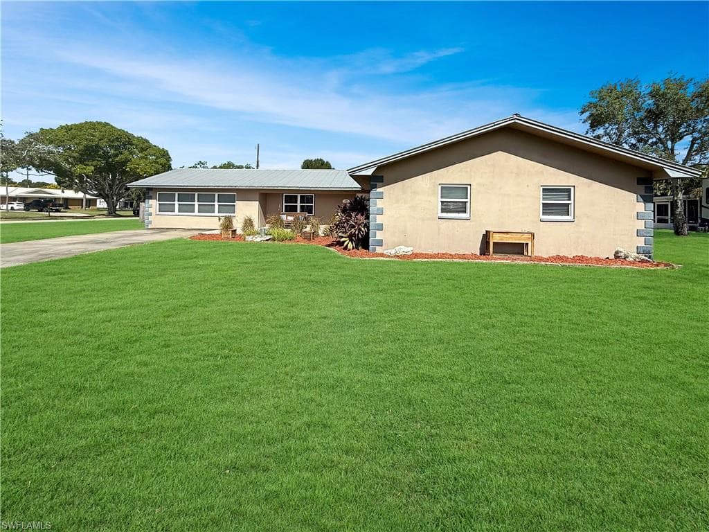 221 De Soto AVE, CLEWISTON FL 33440-39