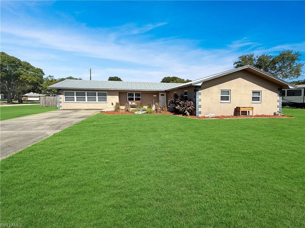 221 De Soto AVE, CLEWISTON FL 33440-34