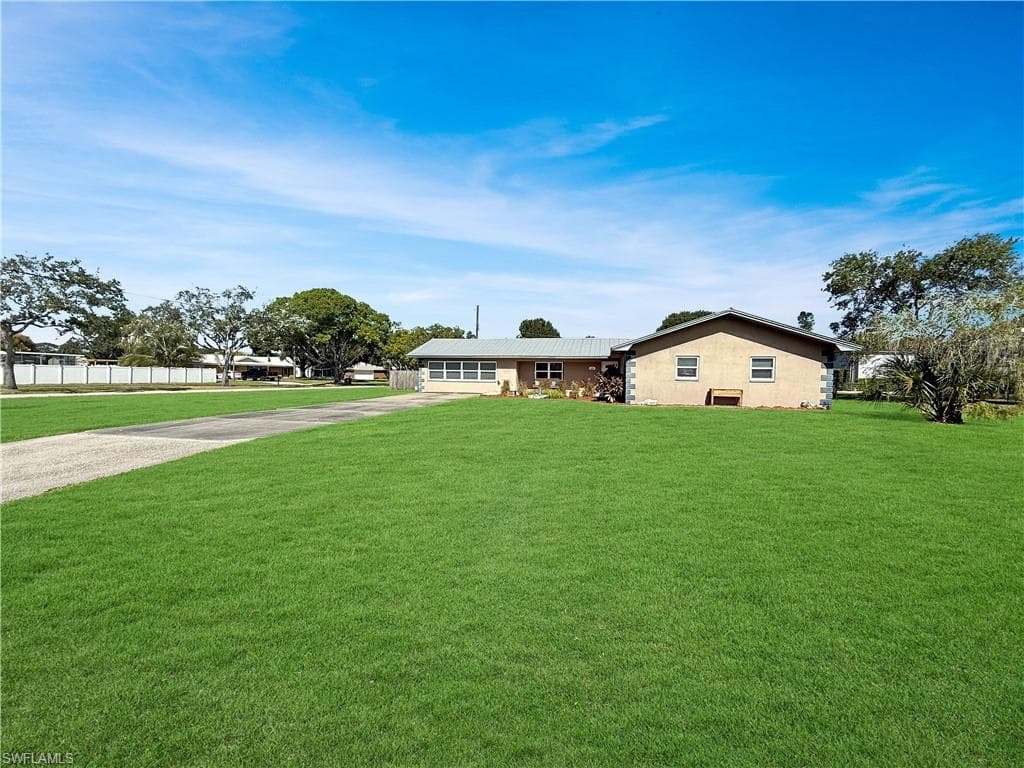 221 De Soto AVE, CLEWISTON FL 33440-38