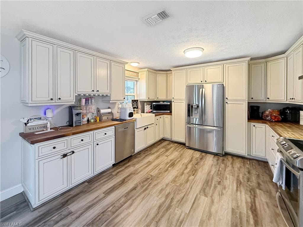 221 De Soto AVE, CLEWISTON FL 33440-3