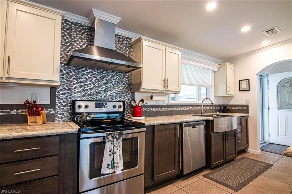 417 Snead DR, NORTH FORT MYERS FL 33903-5