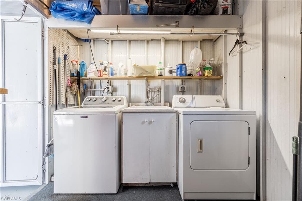 229 Trevino CT, NORTH FORT MYERS FL 33903-27