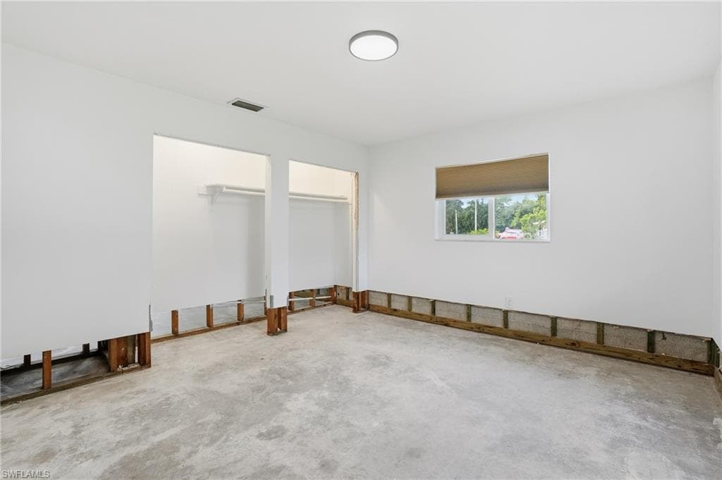 55 Aqua LN, NORTH FORT MYERS FL 33903-24