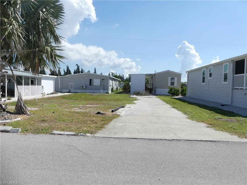 4915 Gulfgate LN-3