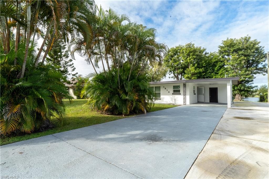 1313 Thompson ST, NORTH FORT MYERS FL 33903-1
