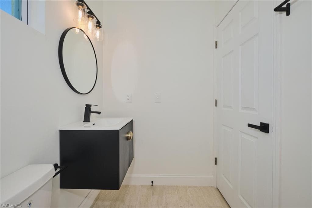 23031 Roundtree AVE, ALVA FL 33920-16