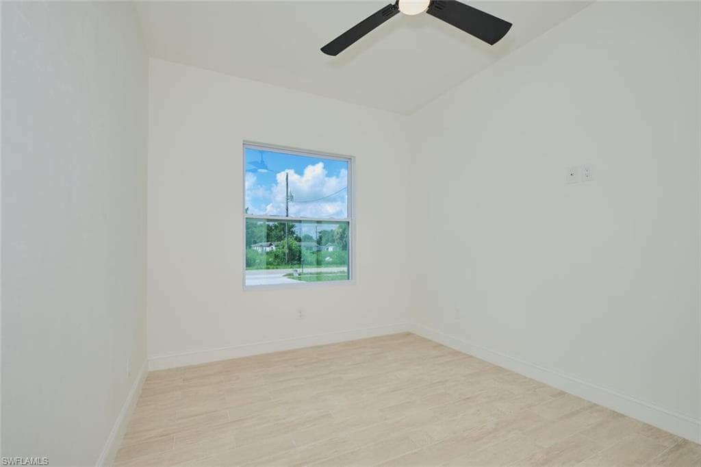 23031 Roundtree AVE, ALVA FL 33920-13