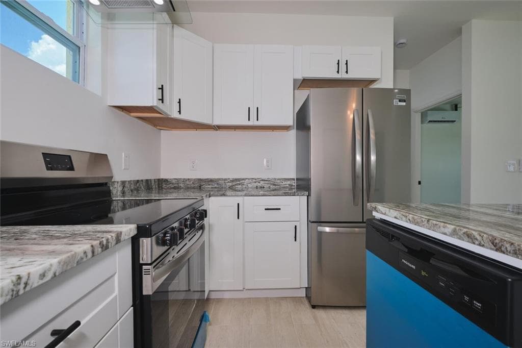 23031 Roundtree AVE, ALVA FL 33920-3