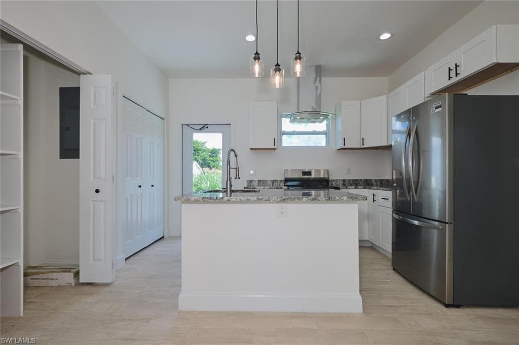 23031 Roundtree AVE, ALVA FL 33920-7