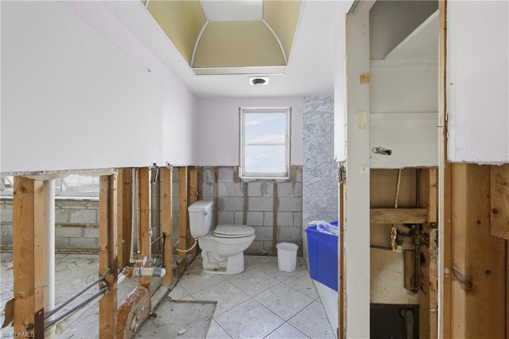 111 SW 49th TER-27