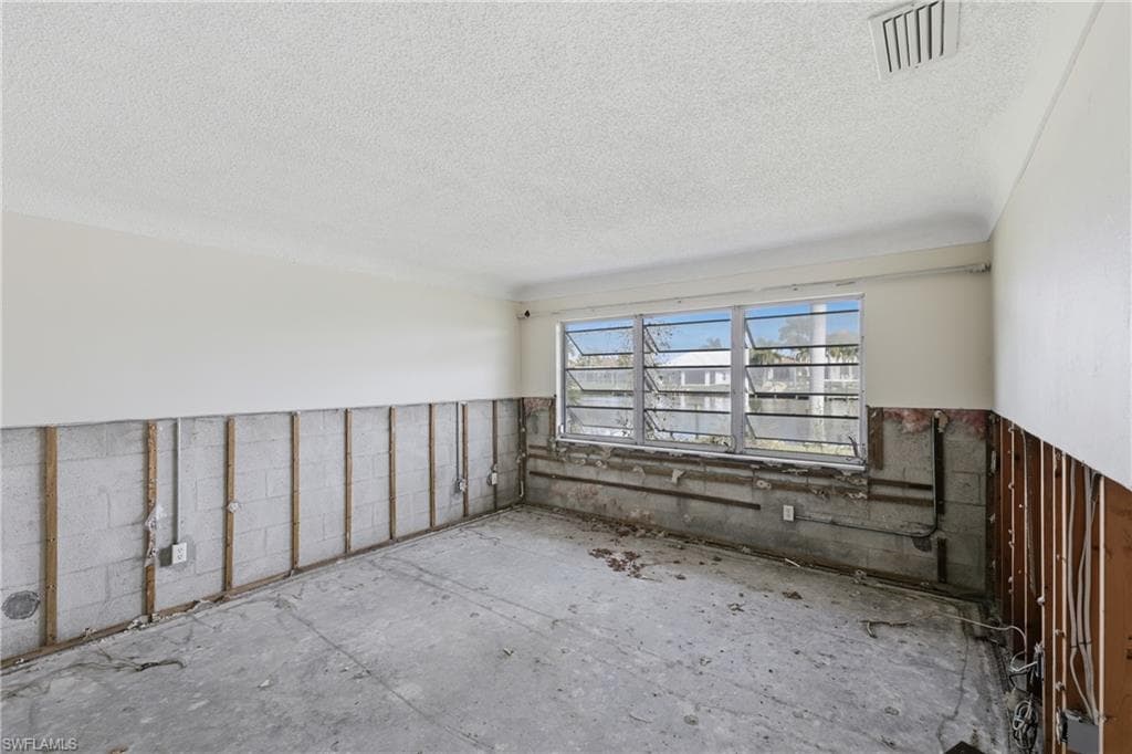 111 SW 49th TER-22