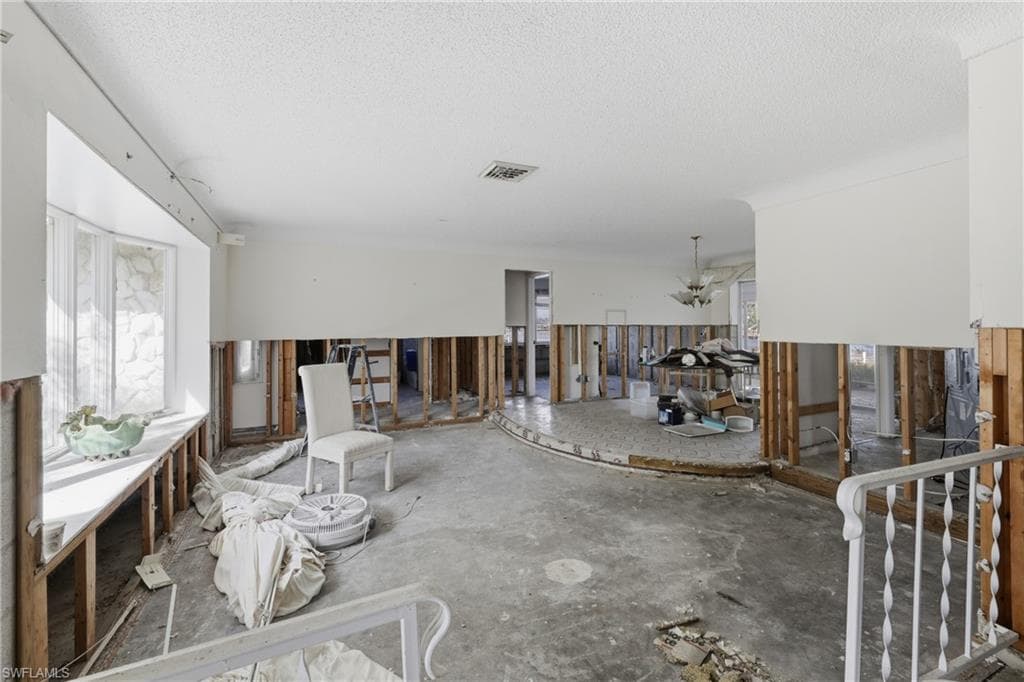 111 SW 49th TER-28
