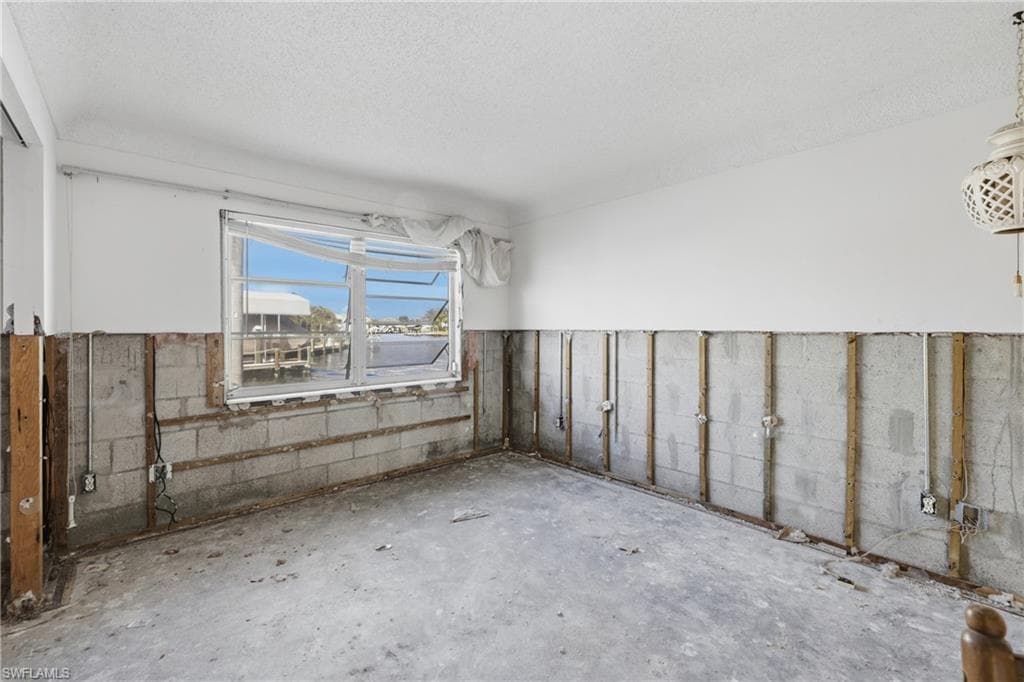 111 SW 49th TER-24