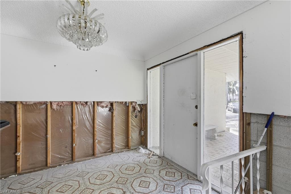 111 SW 49th TER-19