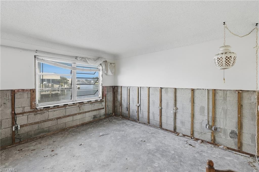 111 SW 49th TER-25