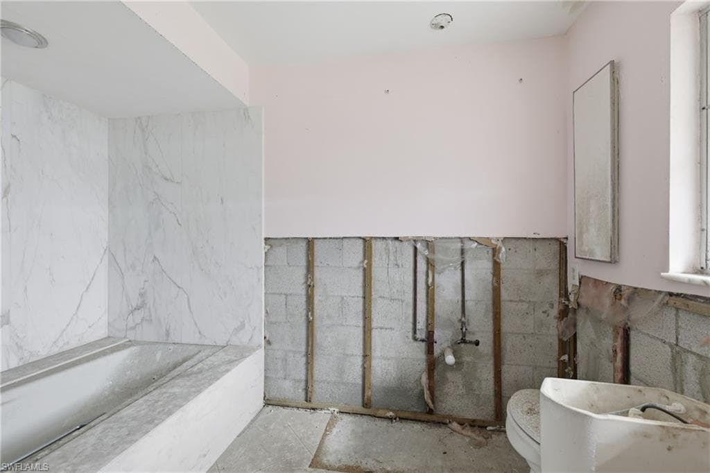 111 SW 49th TER-21