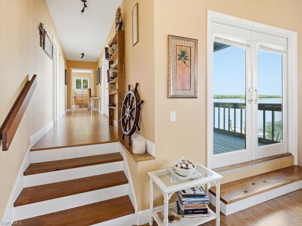 230 Harbor PL N, GOODLAND FL 34140-7