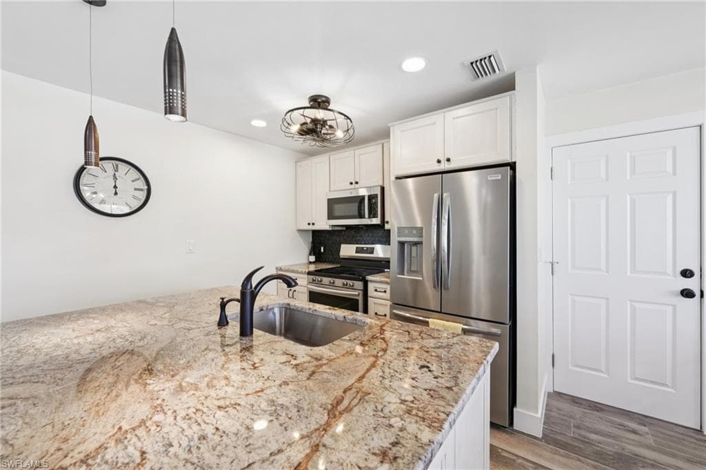 210 Hibiscus DR, FORT MYERS BEACH FL 33931-5