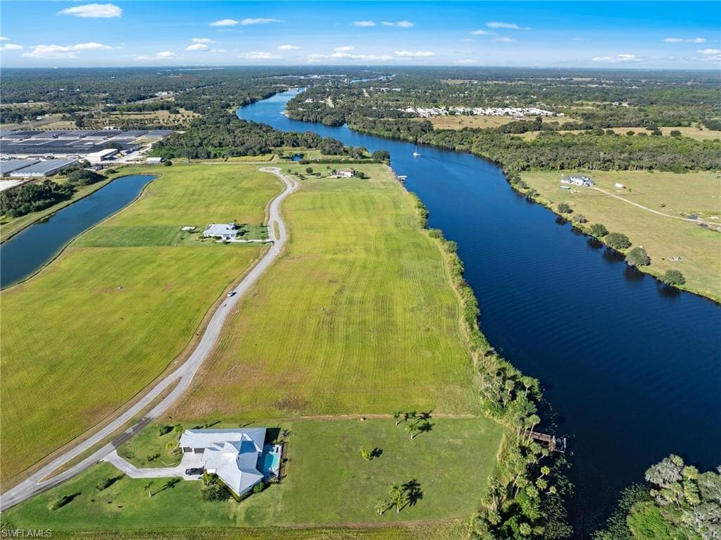 22821 Yellow Button LN, ALVA FL 33920-8