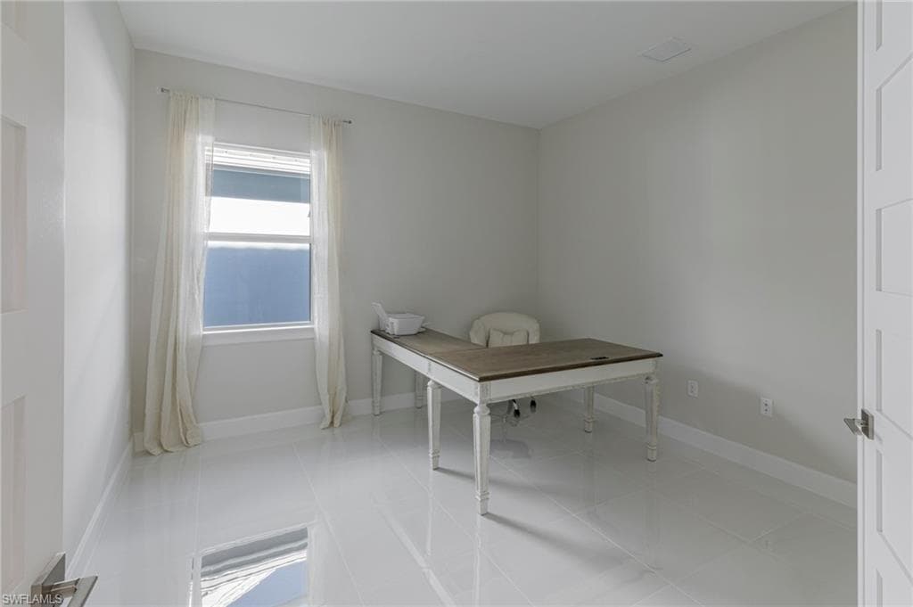 8982 Gustavia CT-28