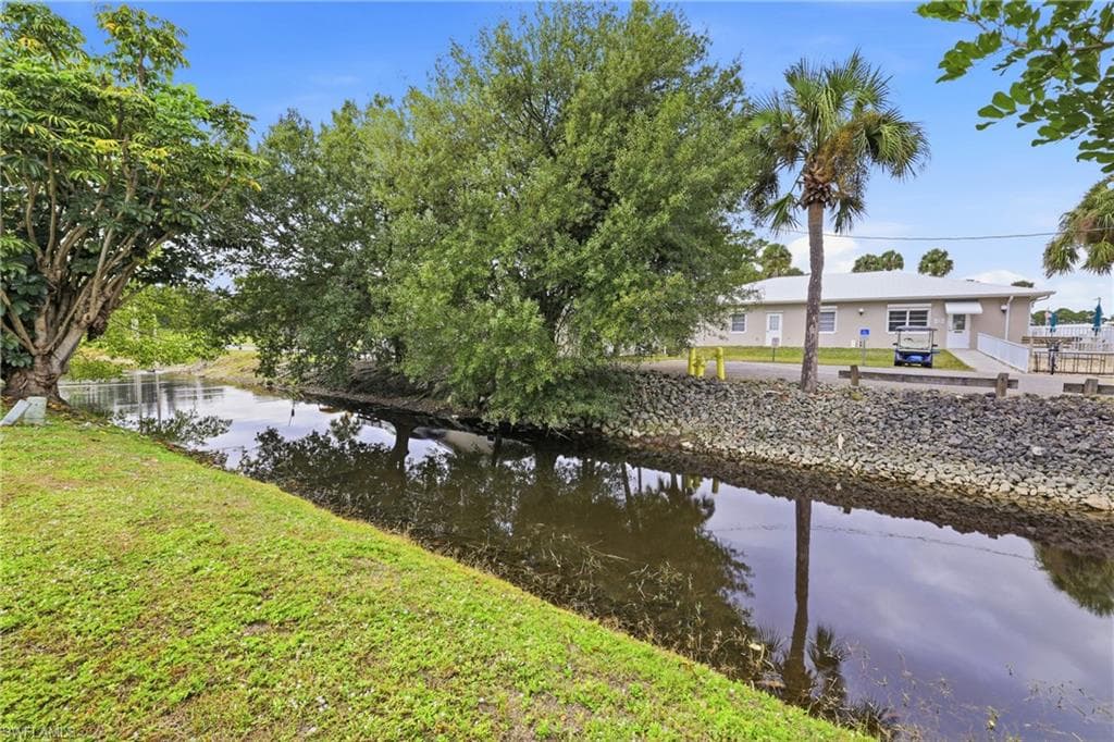 613 Pine Grove CT, NORTH FORT MYERS FL 33917-32