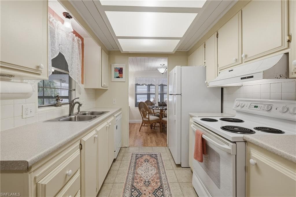 613 Pine Grove CT, NORTH FORT MYERS FL 33917-10