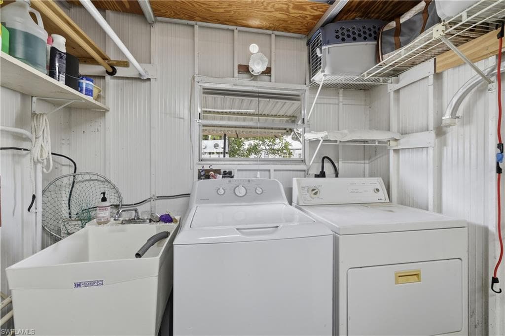 613 Pine Grove CT, NORTH FORT MYERS FL 33917-28