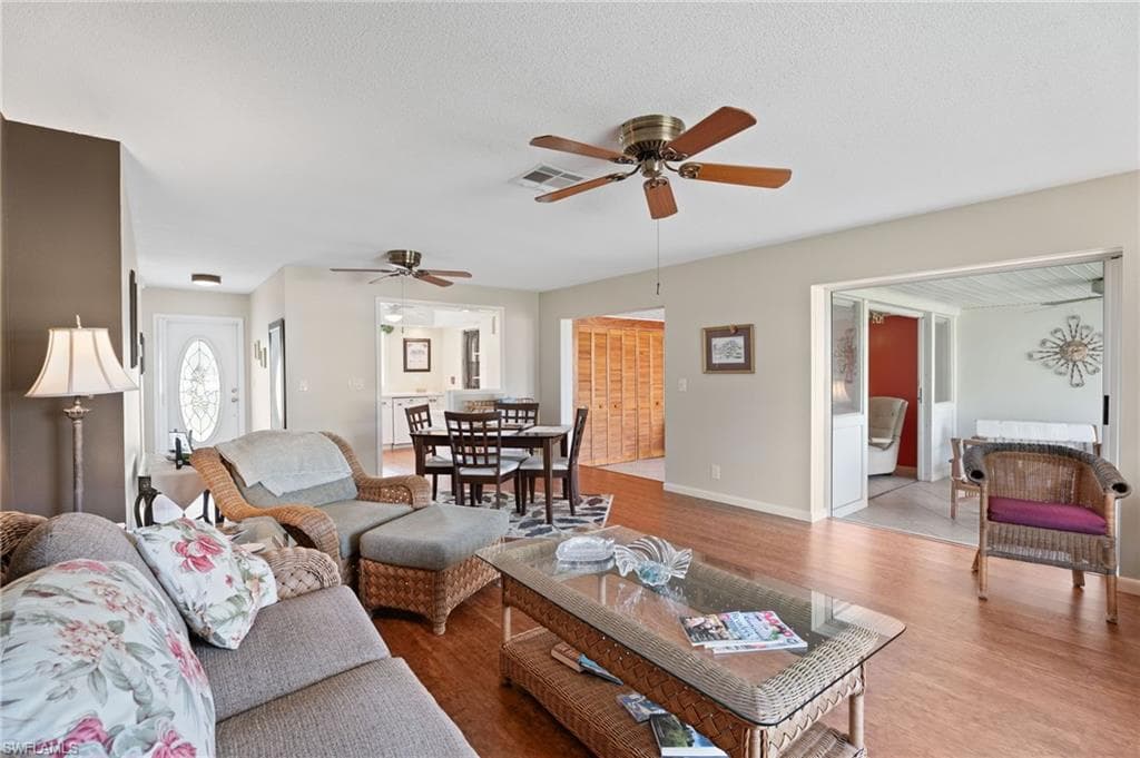 854 Pangola DR, NORTH FORT MYERS FL 33903-8