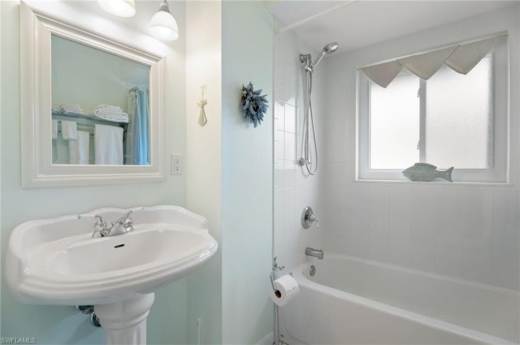 854 Pangola DR, NORTH FORT MYERS FL 33903-32