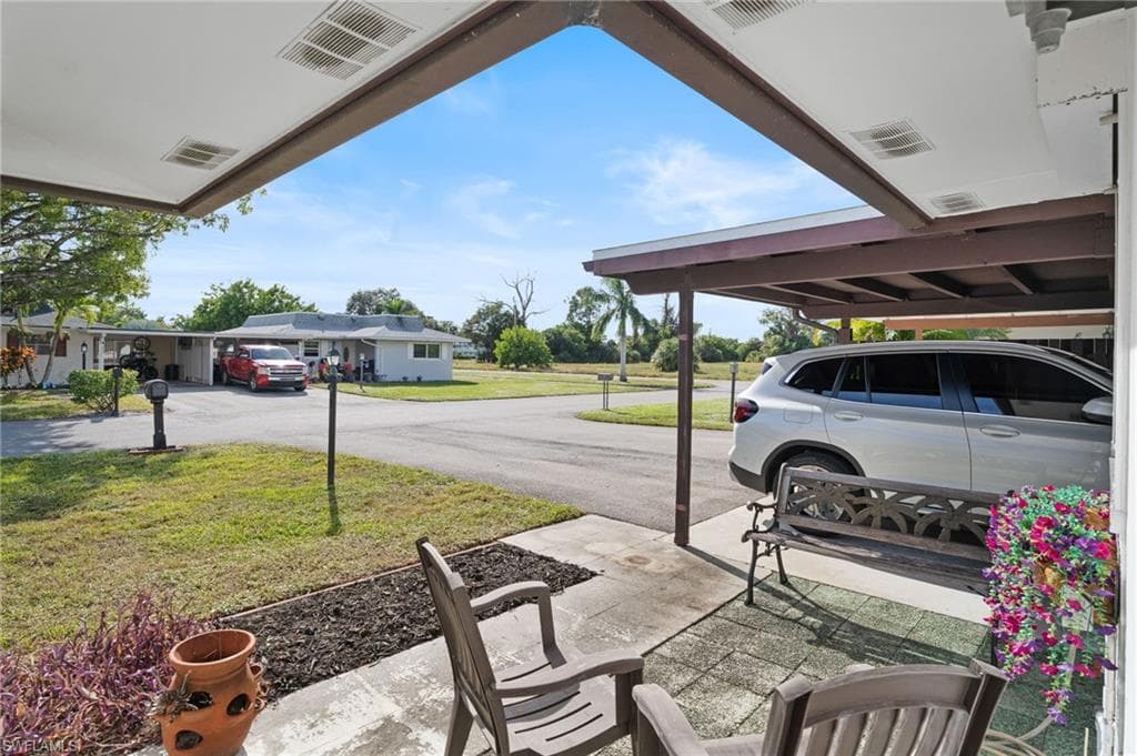 854 Pangola DR, NORTH FORT MYERS FL 33903-3