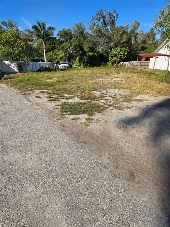 1311 Laurel DR, NORTH FORT MYERS FL 33917-1
