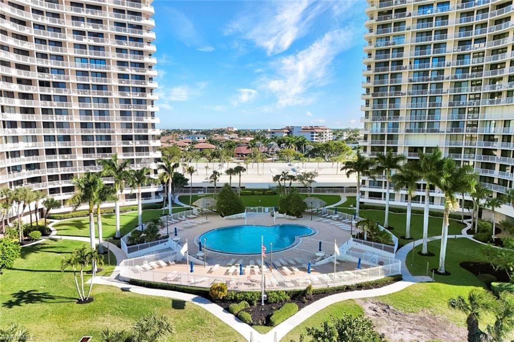 380 Seaview CT 1703-33