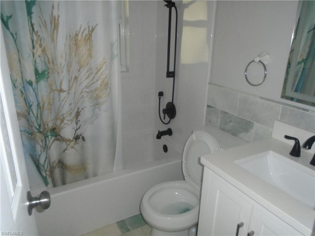 991 April LN, NORTH FORT MYERS FL 33903-8